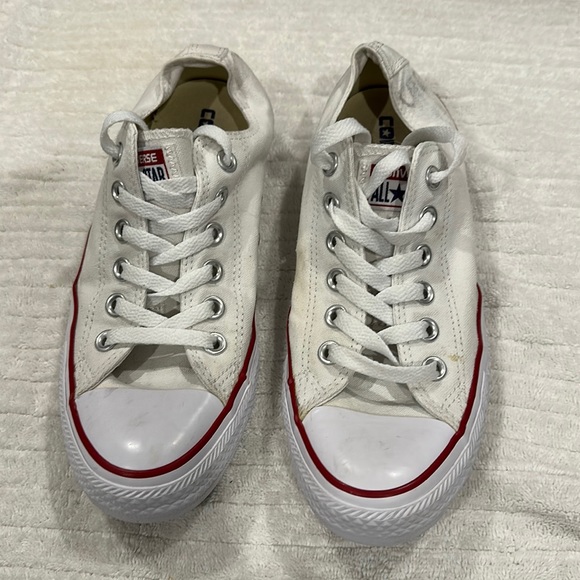 White converse - Picture 1 of 1